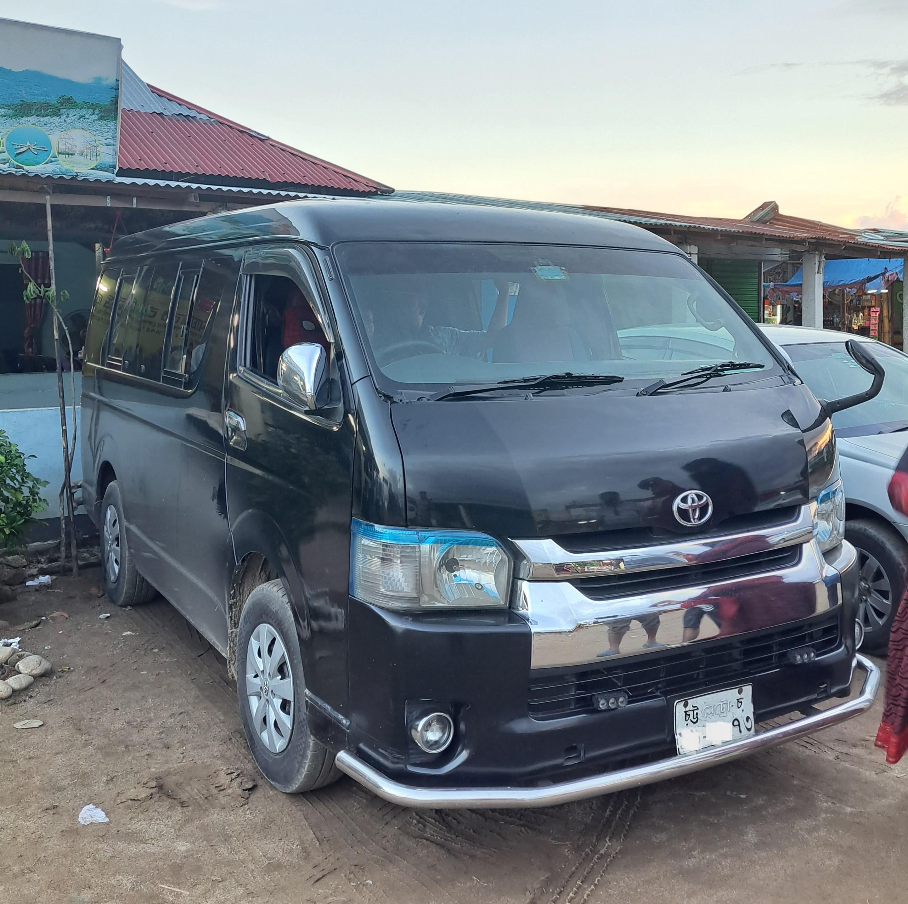 Hiace Microbus 13 Seater