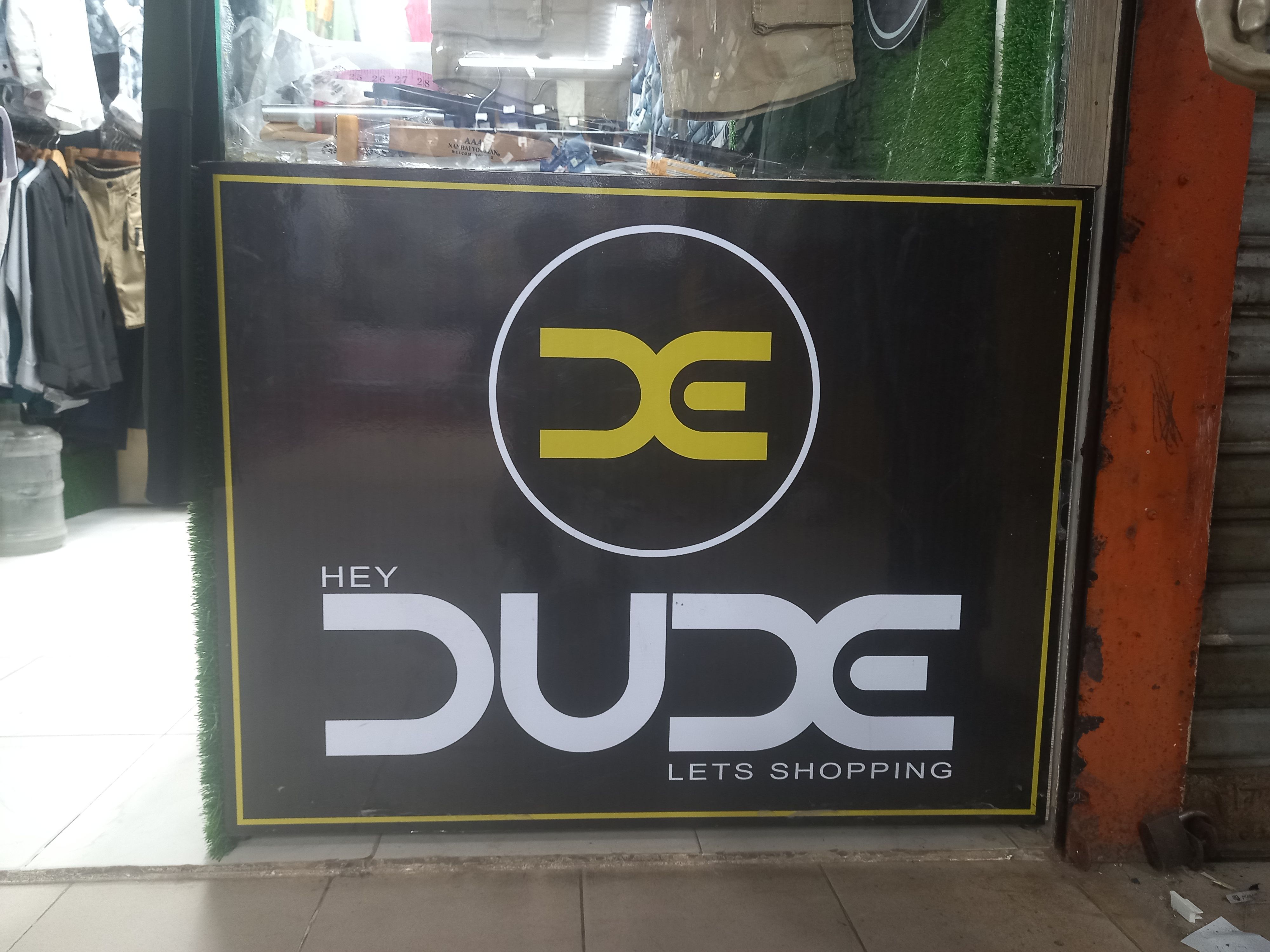 DUDE