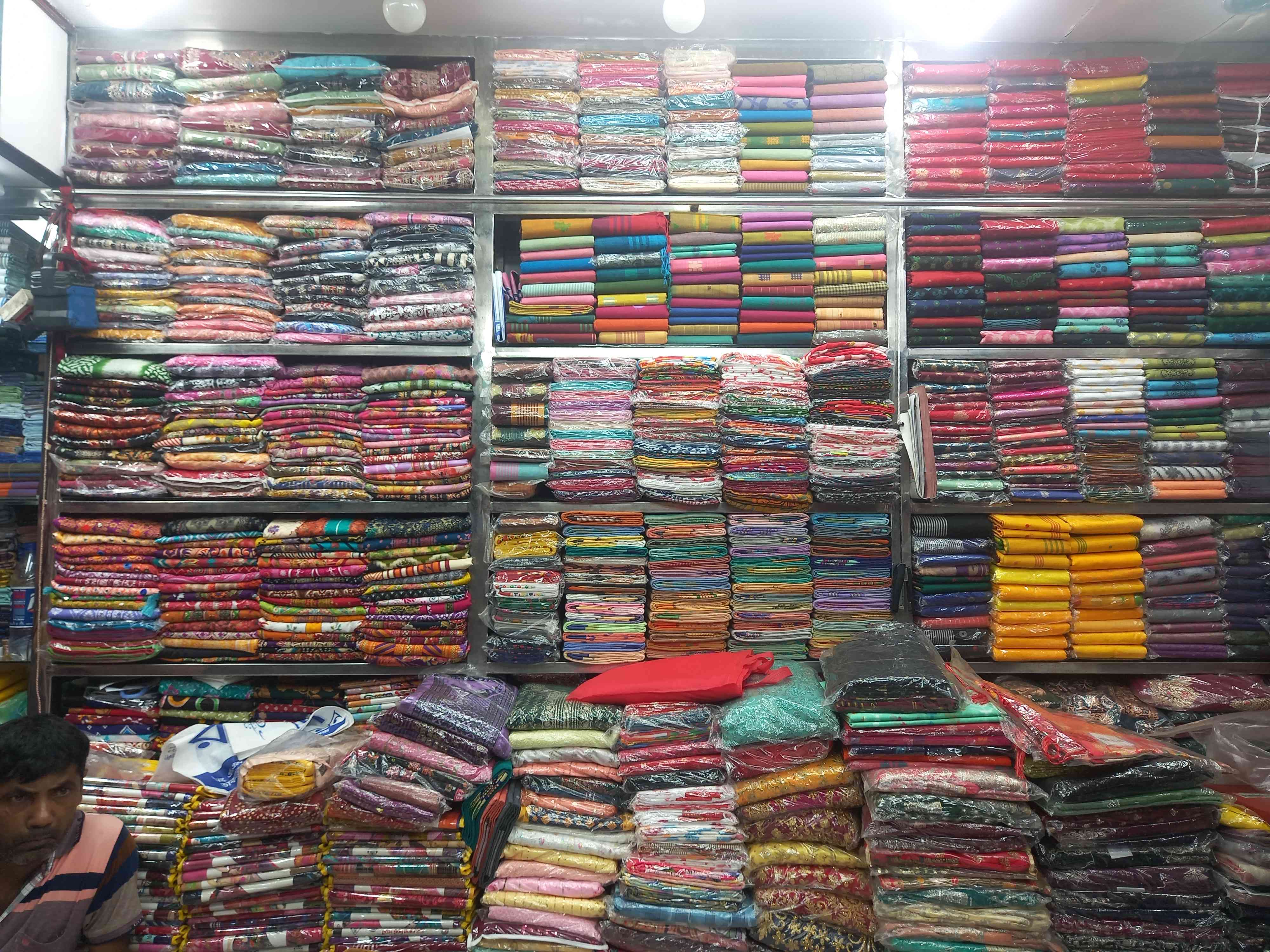 রাকিব বস্ত্রালয় 