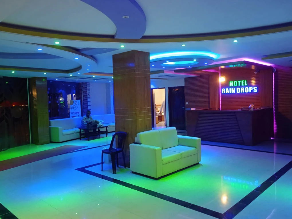 HOTEL RAIN DROPS